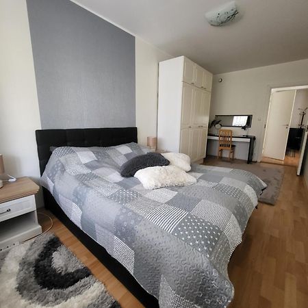 Long Holiday Apartment Куресааре Екстериор снимка